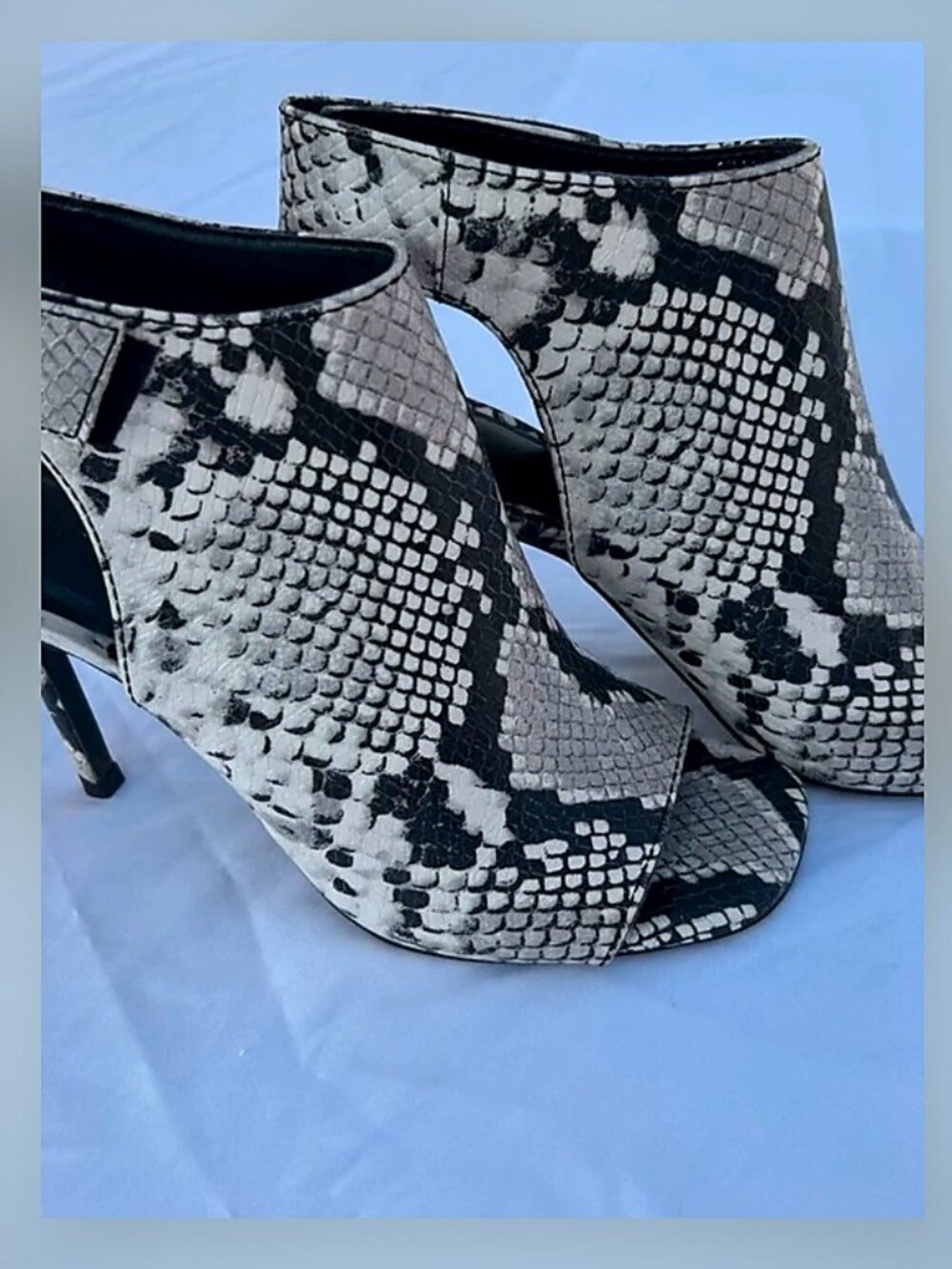 Vince Camuto Snake Print Open-Toe Heels. Size 6.5